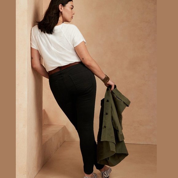 NWT! Banana Republic Women's Black Curvy Skinny Jeans - Size 32/14 - Picture 2 of 2